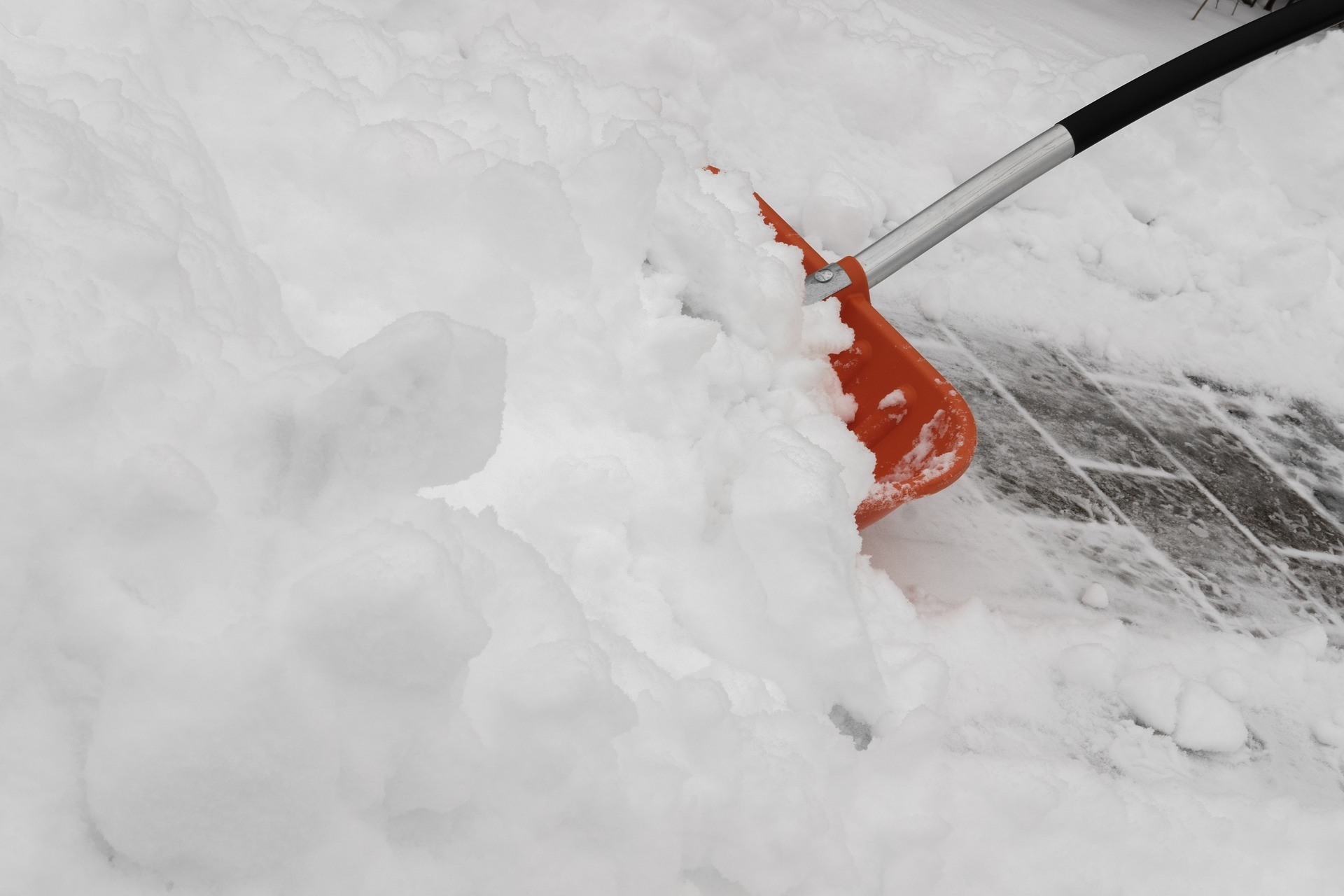 Entretien trottoirs et caniveaux par temps de neige