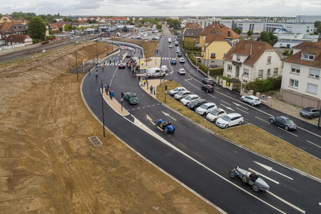 Ce sont deux Chiron et trois anciennes Bugatti qui ont inauguré le tunnel routier de la gare le mercredi 25 septembre sous les applaudissements du public.